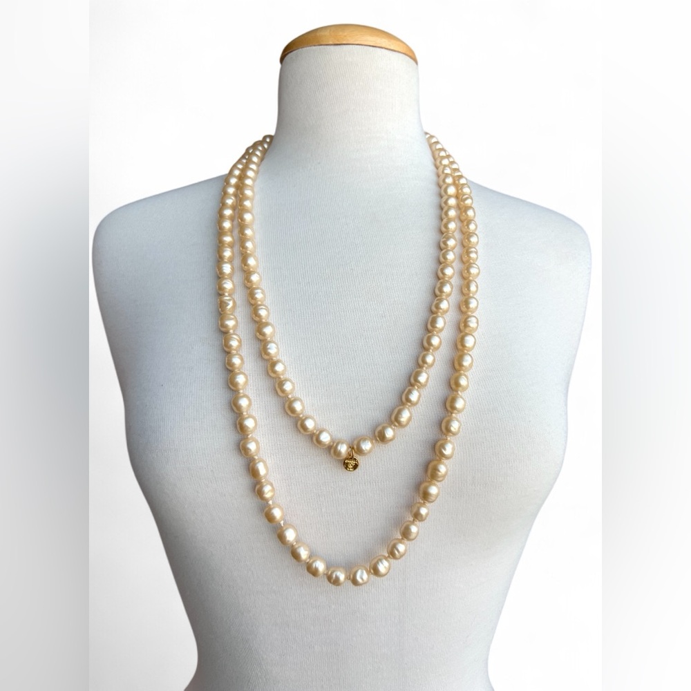 SOLD!!!!!! Unavailable but posh won’t let me delist it: 🤦‍♀️Authentic Vintage